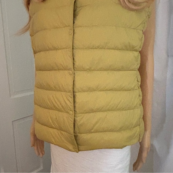 GOLD PUFFER VEST SIZE MEDIUM SEE MEASUREMENTs - Picture 2 of 3
